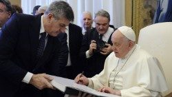 Падчас сустрэчы з групай фатографаў, акрэдытаваных пры Зале Друку Святога Пасада (Foto by Katarzyna Artymiak)