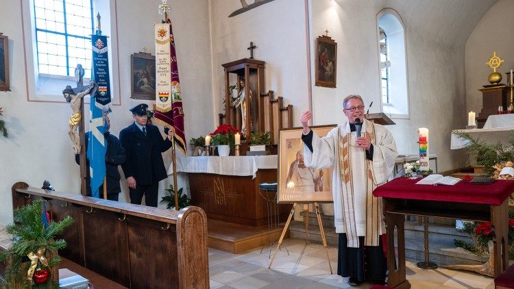 Gedenkmesse für Ehrenbürger Papst Benedikt in Pentling - Fotocredit: Feuerwehr Pentling / Sebastian Menzl