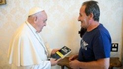 Beniamino Zuncheddu com o Papa Francisco