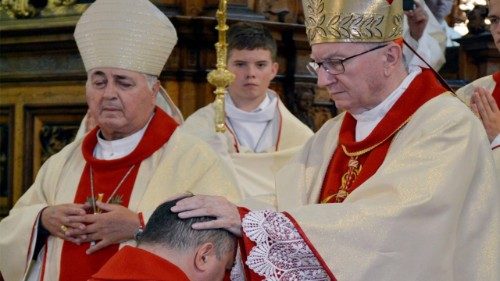 Kard. Parolin na święceniach abp. Dubiela: przyciągaj innych do życia Ewangelią