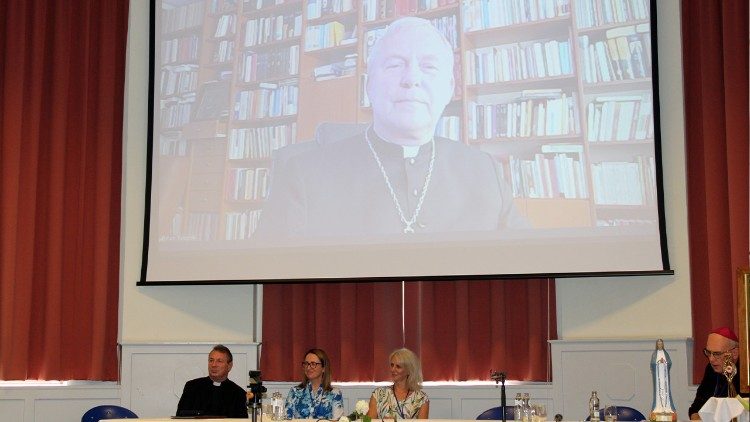 Konferencja bp. Piotra Turzyńskiego ( R. Kiełbasa)