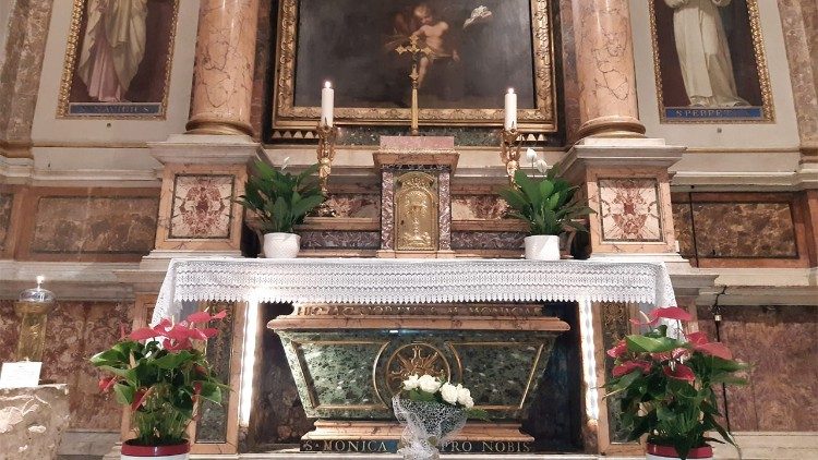 La tumba de Santa Mónica en la Basílica de San Agustín en Campo Marzio en Roma