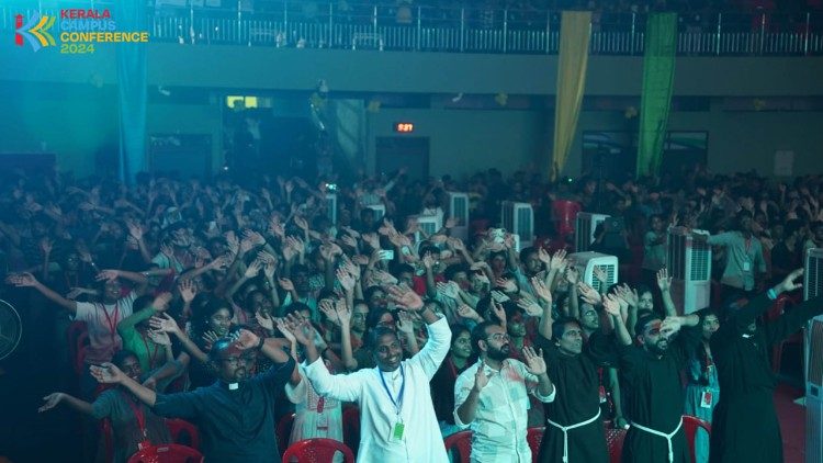 Attendees enjoy a performance by the Rooftop Prophets