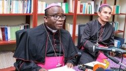 Dom Inácio Lucas (E) e Dom João Carlos Hatoa Nunes (D), Conferência Episcopal de Moçambique (foto de arquivo)