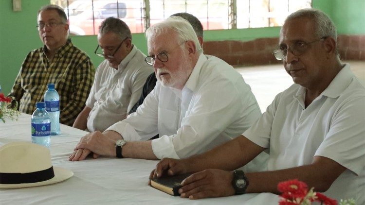Gallagher no centro de acolhimento a migrantes de Lajas Blancas, no Panamá
