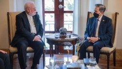 Арцыбіскуп Пол Рычард Галахер і Прэзідэнт Панамы Лаўрэнціна Карціса