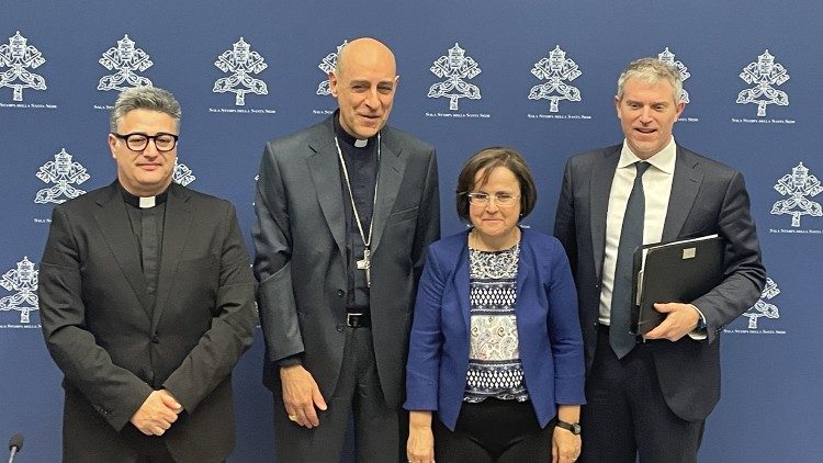  La conferenza stampa di presentazione del documento "Dignitas Infinita" del Dicastero per la Dottrina della Fede