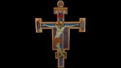 Maestro di San Francesco, Crocifisso di Perugia, croce sagomata dipinta a tempera e oro su tavola (410x328 cm), 1272 ©Galleria Nazionale dell'Umbria di Perugia