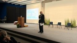 El Cardenal Mario Zenari, Nuncio Apostólico en Siria, durante la conferencia diocesana de Cáritas