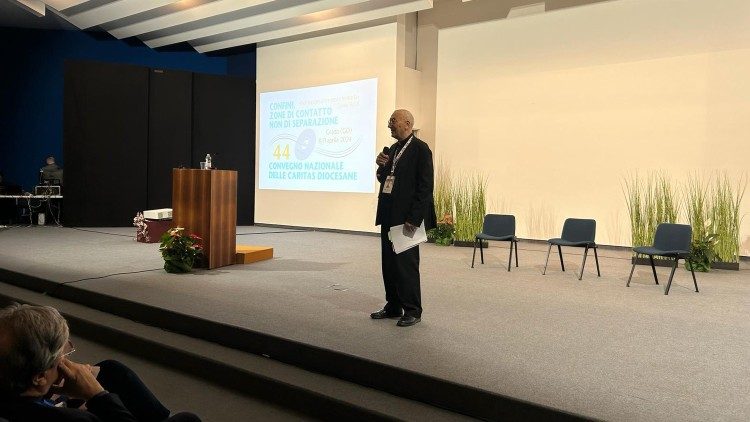 El Cardenal Mario Zenari, Nuncio Apostólico en Siria, durante la conferencia diocesana de Cáritas