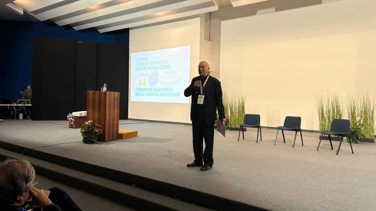 Le cardinal Mario Zenari, nonce apostolique en Syrie, lors de la conférence diocésaine de Caritas.