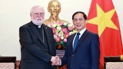 Der vatikanische Verantwortliche für Außenbeziehungen, Erzbischof Gallagher, hat im April 2024 Vietnam besucht