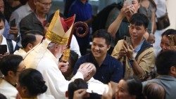 Vatikánský sekretář pro vztahy se státy ukončil svou cestu do Vietnamu
