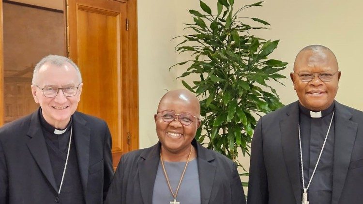 Irmã Regina com o Cardeal Parolin