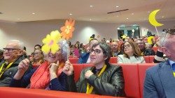 Partecipanti all'incontro organizzato dalla CEI sulla disabilità a Scampia, periferia di Napoli