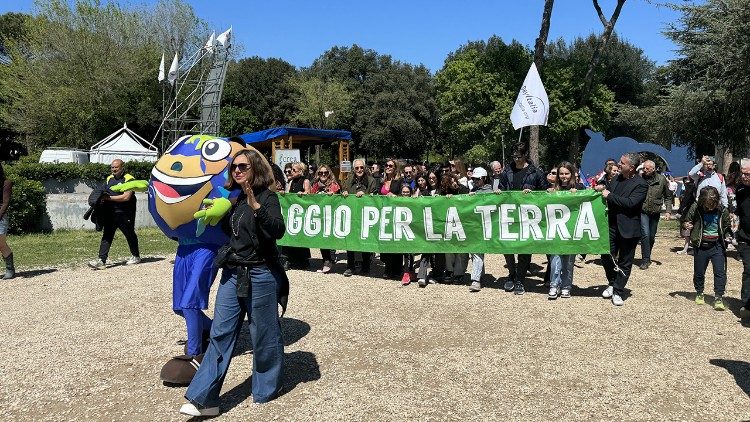 La Marcha de la Tierra, celebrada durante la última edición de la Aldea por la Tierra