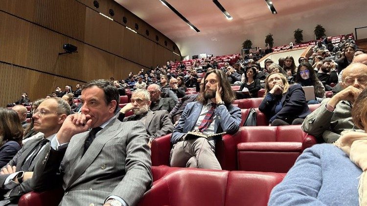 L'Aula magna gremita