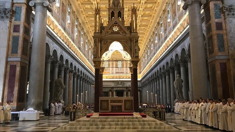 A gy&ouml;ny&ouml;rű Szent P&aacute;l-bazilika szent&eacute;lye