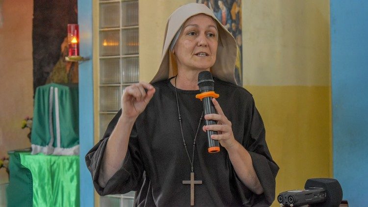 Irmã Hadassa do Amor Eucarístico, Instituto dos Pobres de Jesus, na Beira