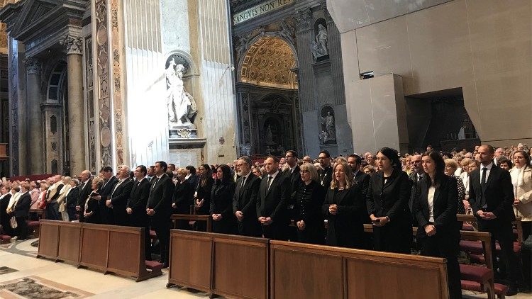 &Aacute;llami m&eacute;lt&oacute;s&aacute;gok, diplomat&aacute;k, zar&aacute;ndokok