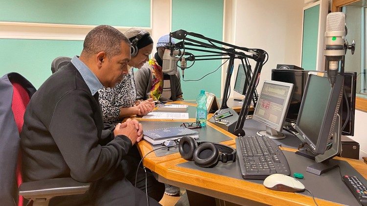 Filinto Elisio e Filomeno Lopes durante a emissão