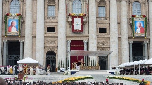 Repertoriu: Ceremonie de canonizare în fața bazilicii San Pietro