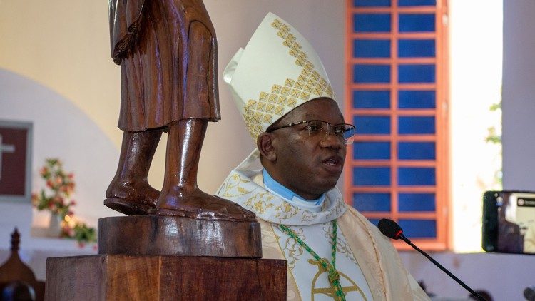 Dom Ant&oacute;nio Juliasse - Bispo de Pemba