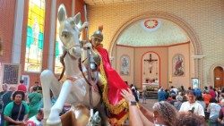 Imagem do santo na entrada da Igreja São Jorge, Bairro Partenon, em Porto Alegre