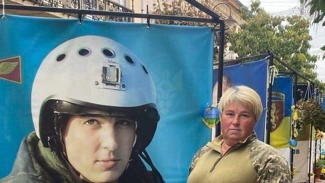 Natalia et son fils mort sur le front. 