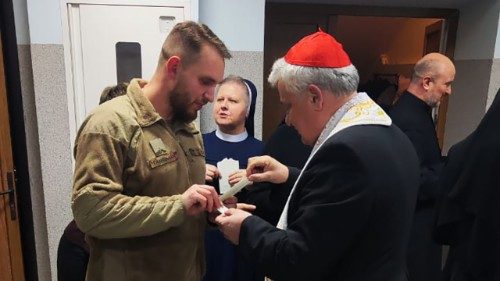Le cardinal Krajewski témoin de l’unité de l’Église face à la guerre