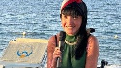Claudia Campus parla del suo libro su una spiaggia della sua Sardegna