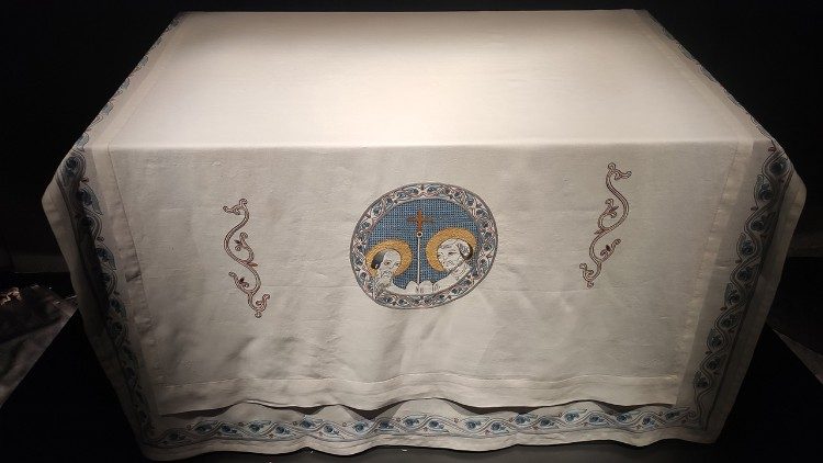 La Tovaglia del Perdono per la Basilica Vaticana in mostra ai Musei Vaticani