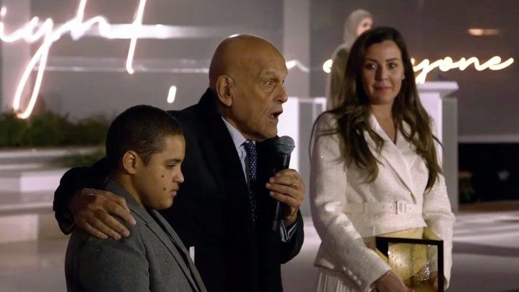 Il saluto alla premiazione del cardiochirurgo egiziano Magdi Yacoub