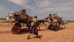 Des Soudanais fuyant les combats