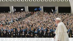 Francisco em audiência com os membros da Confederação de Artesãos da Itália