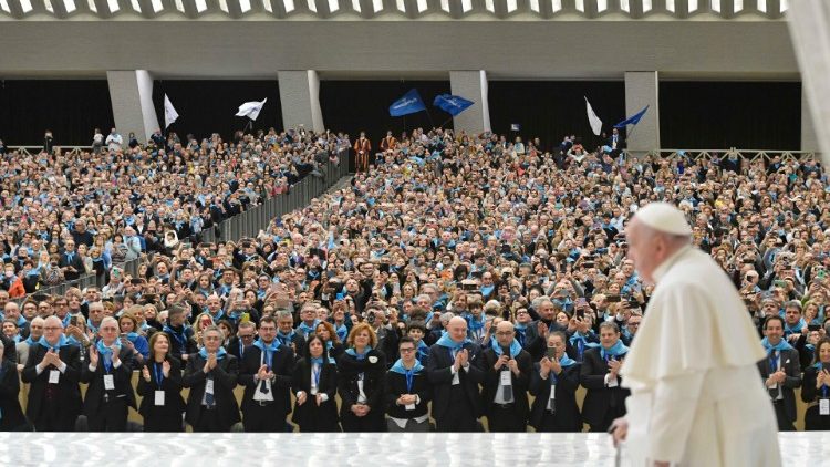 Francisco em audiência com os membros da Confederação de Artesãos da Itália