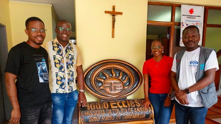 Jovens participantes na mesa redonda sobre o namro cristão