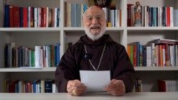 Kardinaali Cantalamessa: Eukaristia ja Sana ovat molemmat Elämän leipää