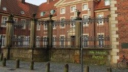 Anti-AfD-Graffiti vor Großdemo an Münsters Dom, Bischofshaus und Domplatz aufgetauch