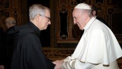 Padre Nello Cipriani com o Papa Francisco durante a audiência ao Instituto Patrístico Augustinianum em 16 de fevereiro de 2019 (Vatican Media)