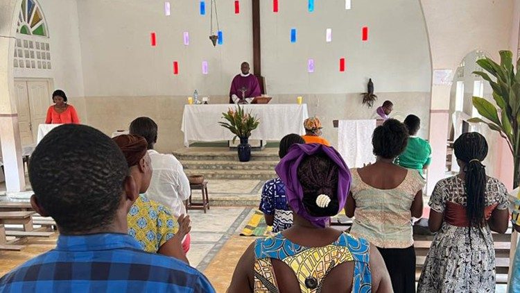 Les participants au pèlerinage de «Carême avec le jeune Robert Naoussi», organisé dans l’archidiocèse de Douala, au Cameroun, le samedi 17 février 2024.