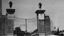 Вход в больницу "Бамбино Джезу"