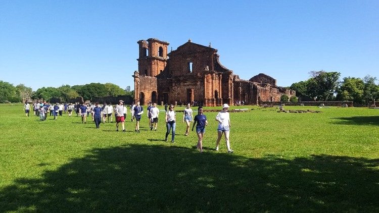 Vista panorâmica das ruínas de São Miguel