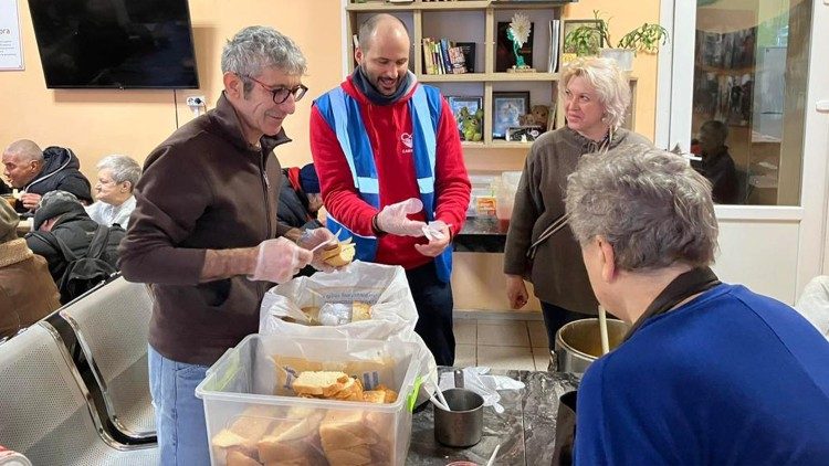 Avec l'association Cardiad, Irénée de Poulpiquet (en rouge) soutient 3 orphelinats en Ukraine. 