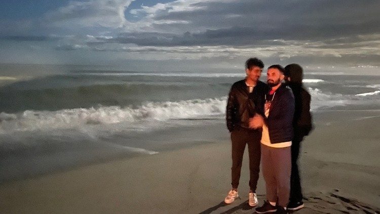 Alcuni dei sopravvissuti al naufragio