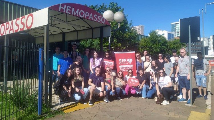 "Ser Doador" ao acompanhar novos volunt&aacute;rios para cadastro em hemocentro