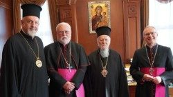 Dom Paul Richard Gallagher na Turquia, reunido com o Patriarca Bartolomeu (X - @TerzaLoggia)