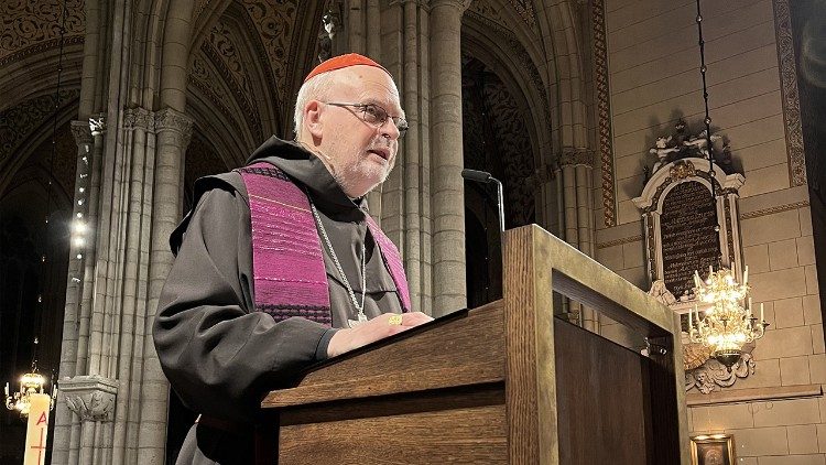 Kard. Arborelius w luterańskiej katedrze w Uppsali