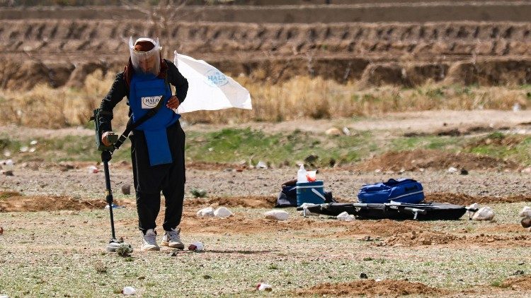 Clearing landmines in Afghanistan (Photo courtesy of The HALO Trust)