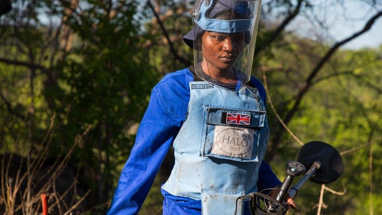 L'opera di sminamento della HALO Trust